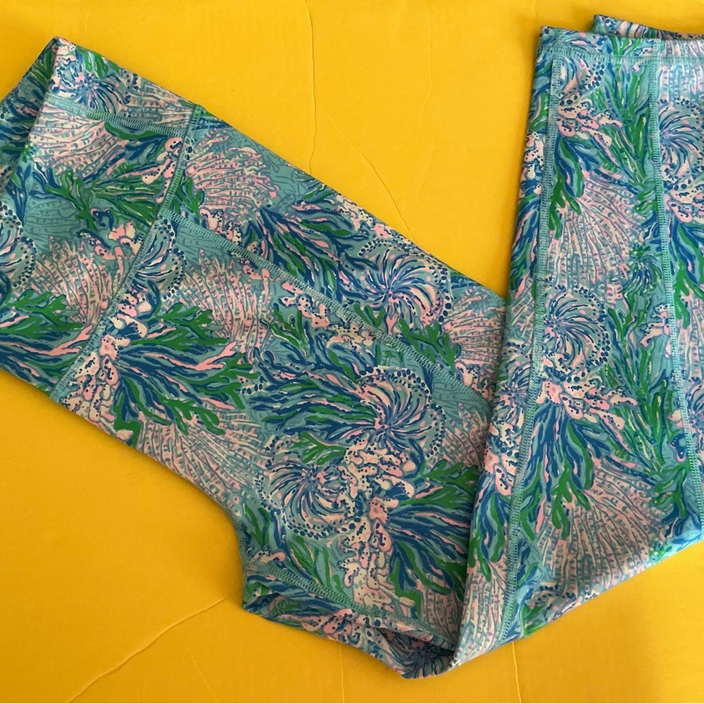 Lilly Pulitzer Luxletic leggings in Los Olas Aqua Strong Current Sea print large - Picture 2 of 5